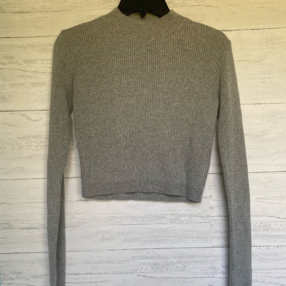🌟nwot brandy Melville grey crop sweater